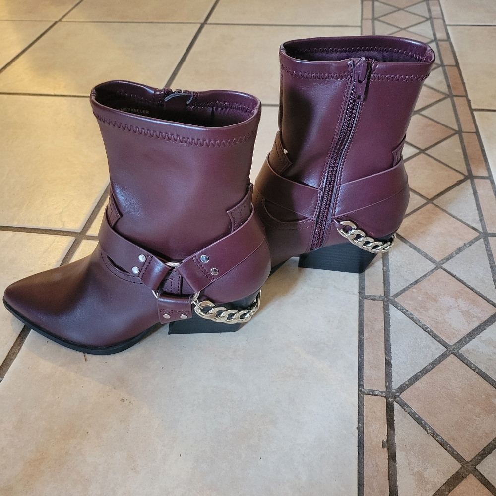 Dolce Vita Keeler Burgundy Ankle Boots - Picture 3 of 5